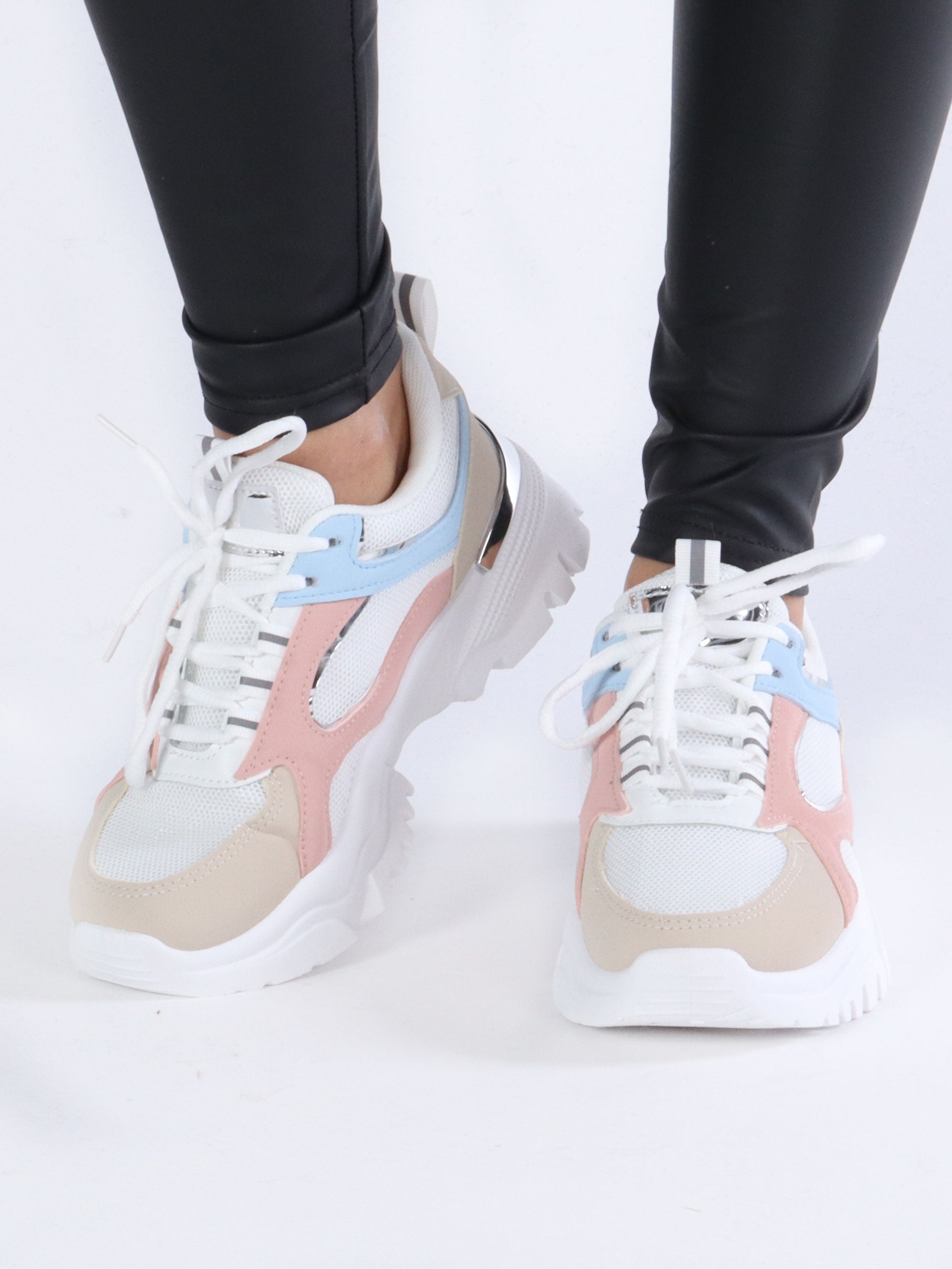Sikki - Sneakers med gulddetaljer